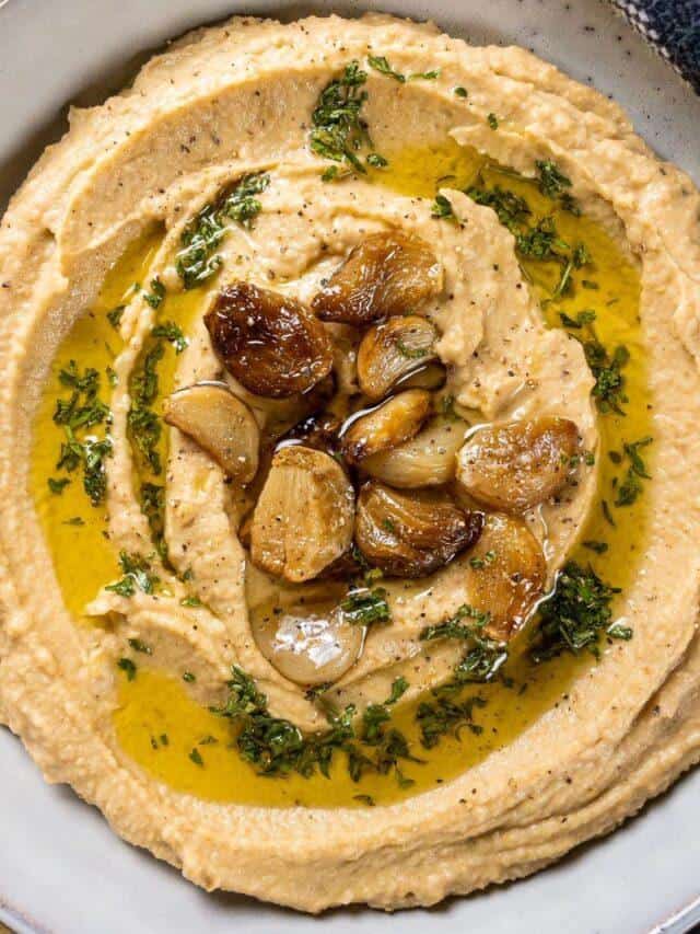 Easy Garlic Lover’s Roasted Garlic Hummus