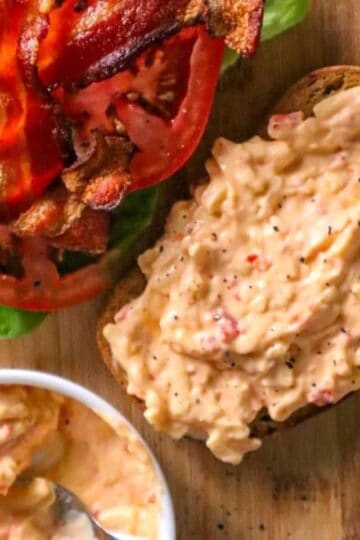 bacon pimento cheese sandwich with lettuce and tomato