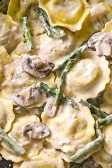 garlic cream sauce ravioli with mushrooms
