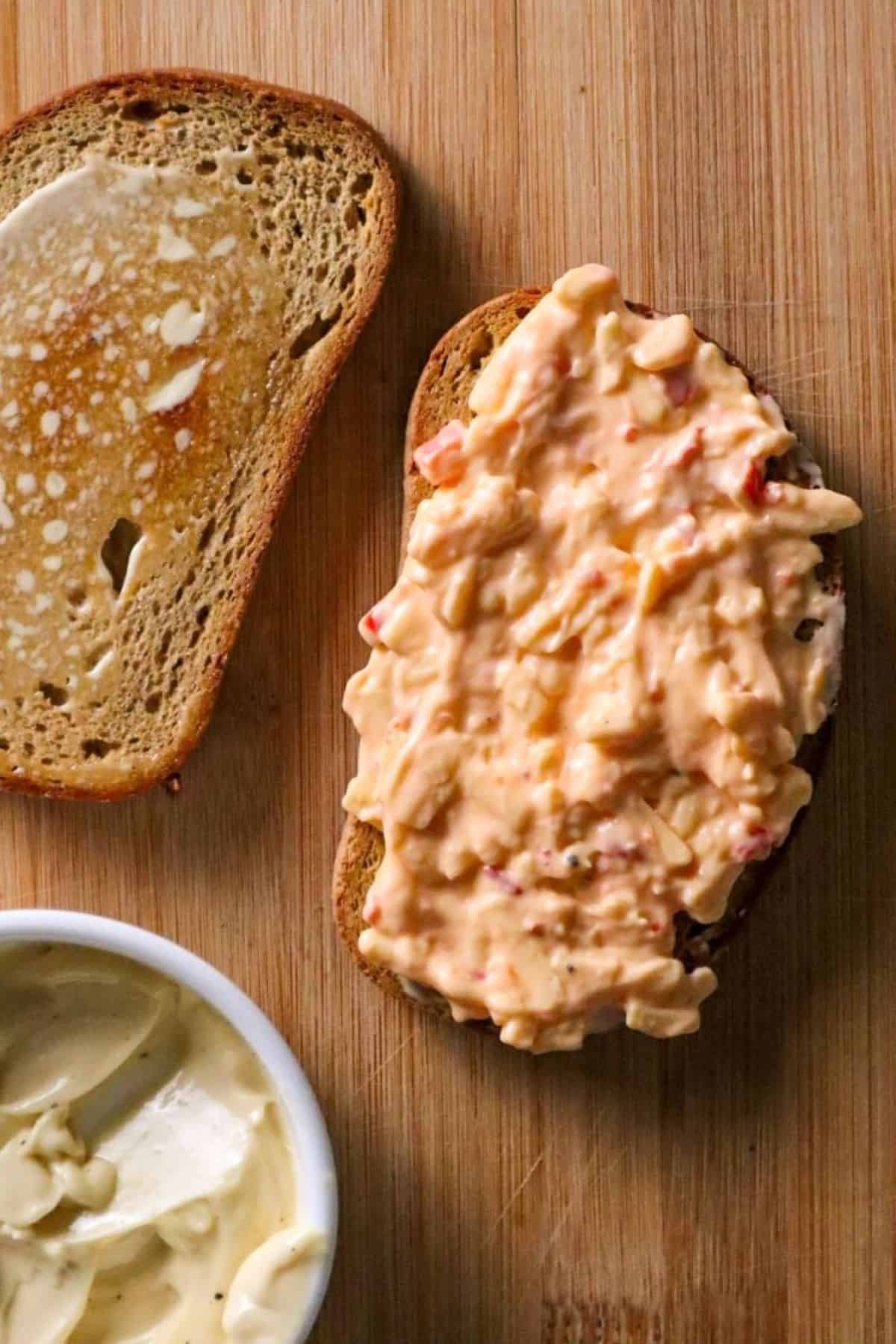 how to make pimento cheese sandwich