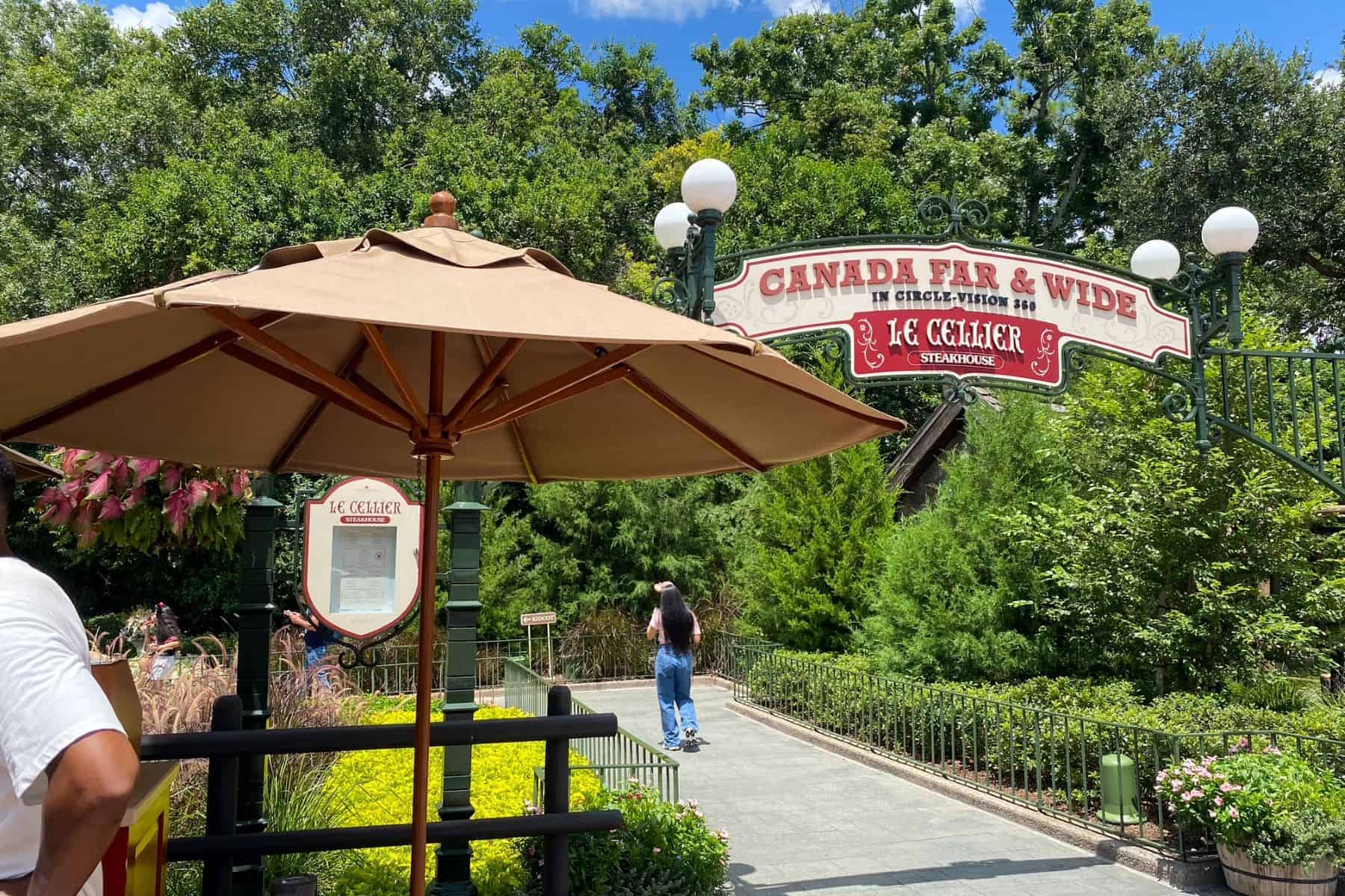pathway to le cellier steakhouse