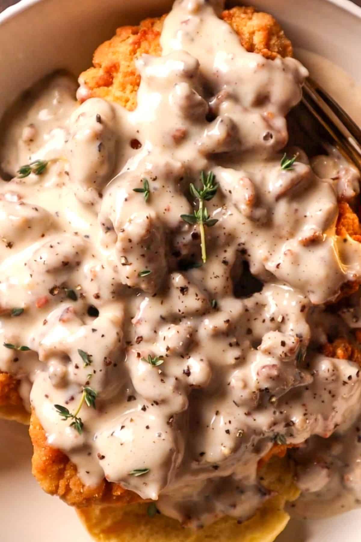 chicken and gravy with biscuits