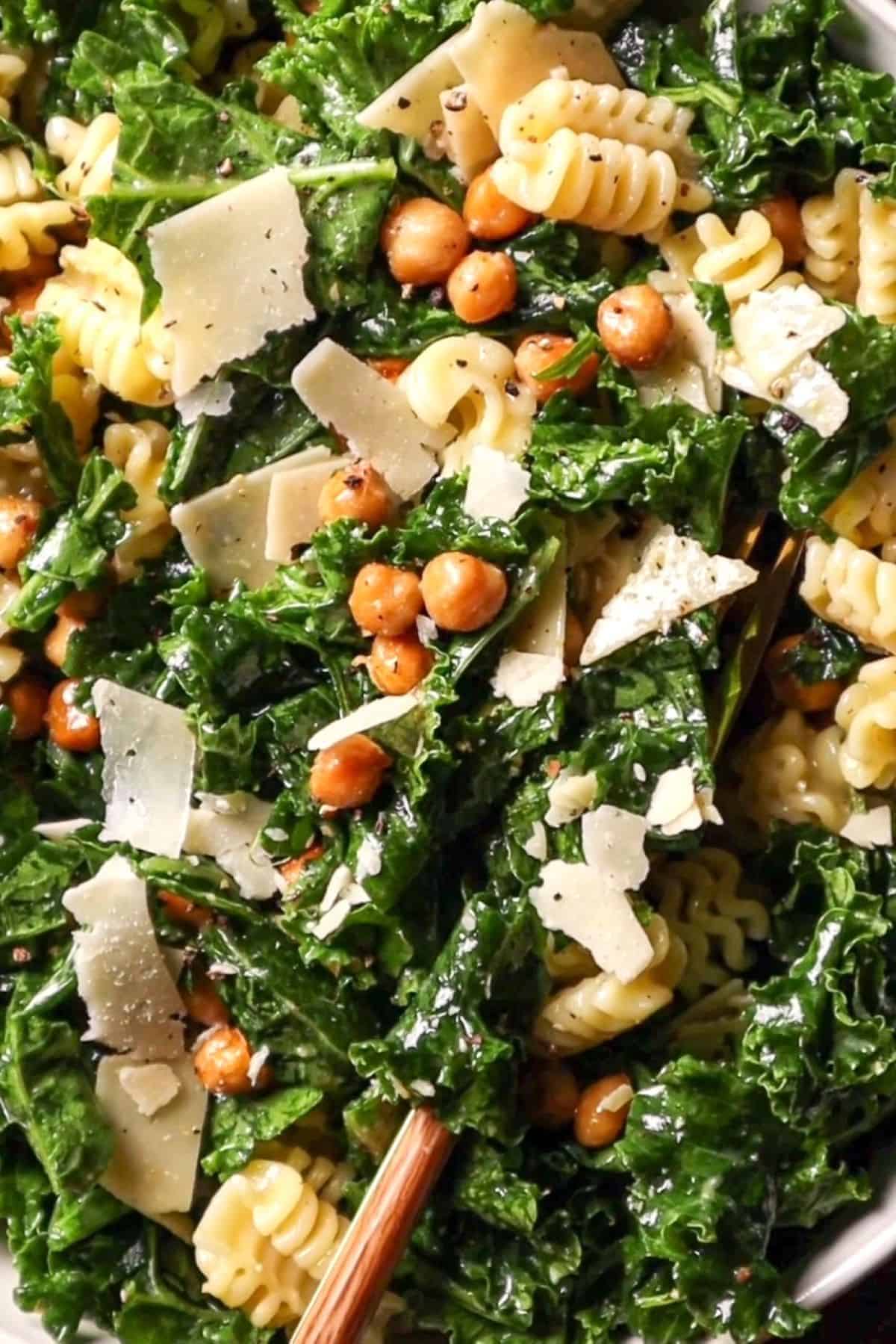 kale and chickpea salad