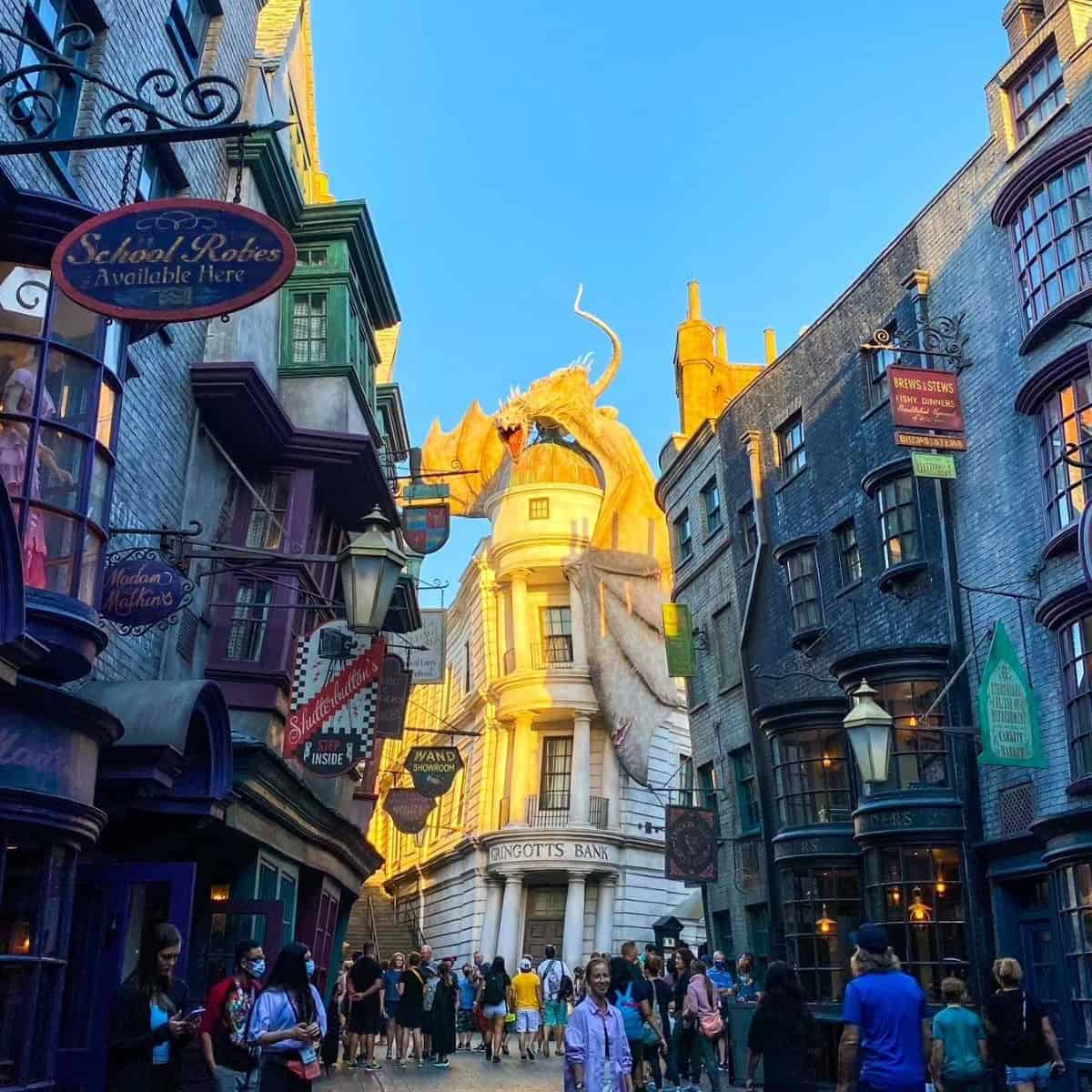 The Leaky Cauldron | Universal Studios Florida - Must Love Garlic