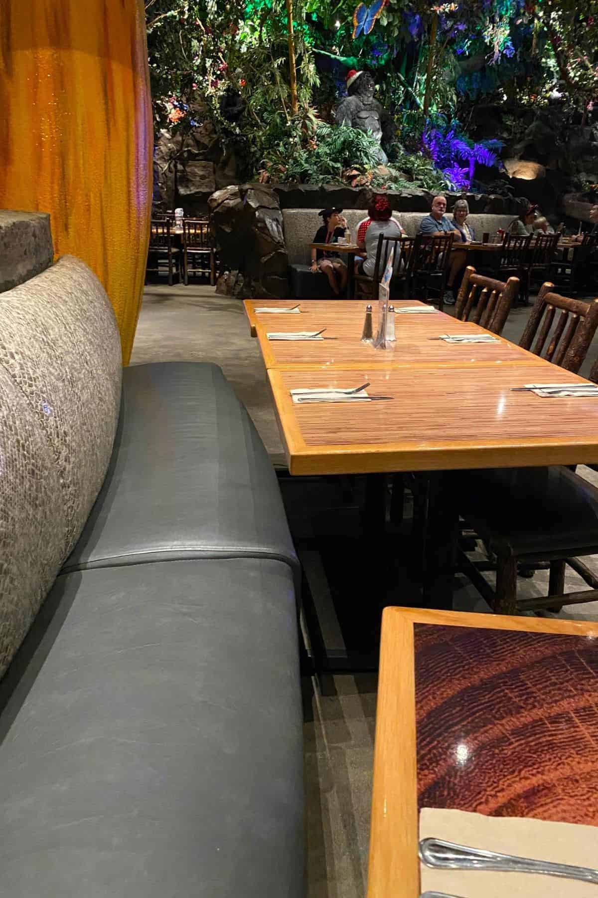 rainforest cafe half booth seating