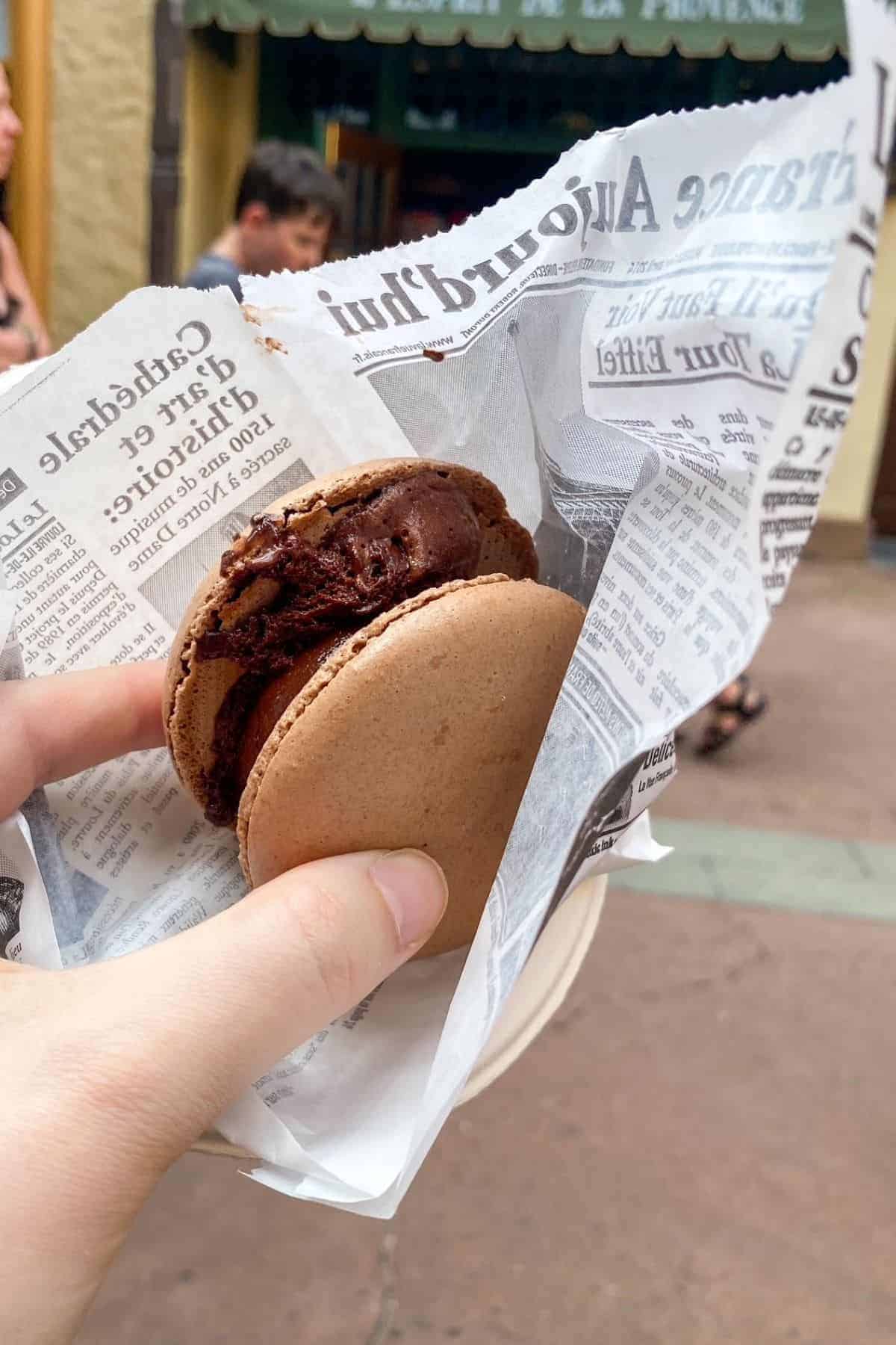 L'Artisan des Glaces chocolate macaron ice cream sandwich