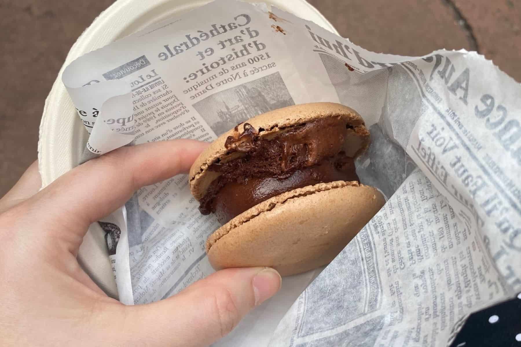 L'Artisan des Glaces macaron ice cream sandwich