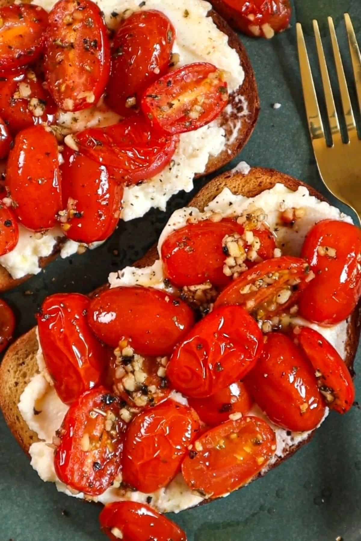 tomatoes and toast