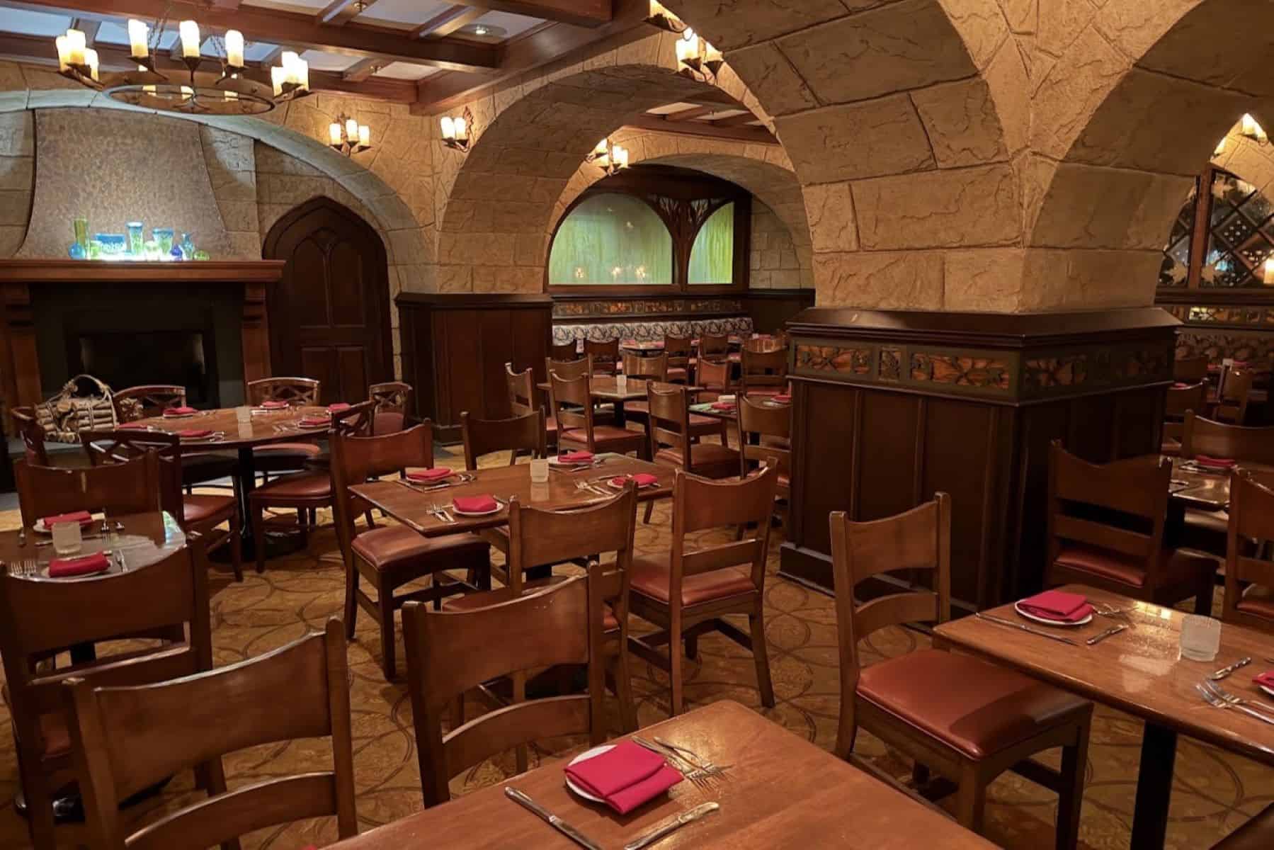 le cellier steakhouse interior