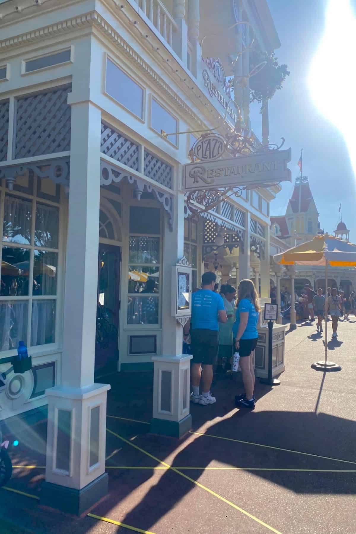 magic kingdom plaza resturant